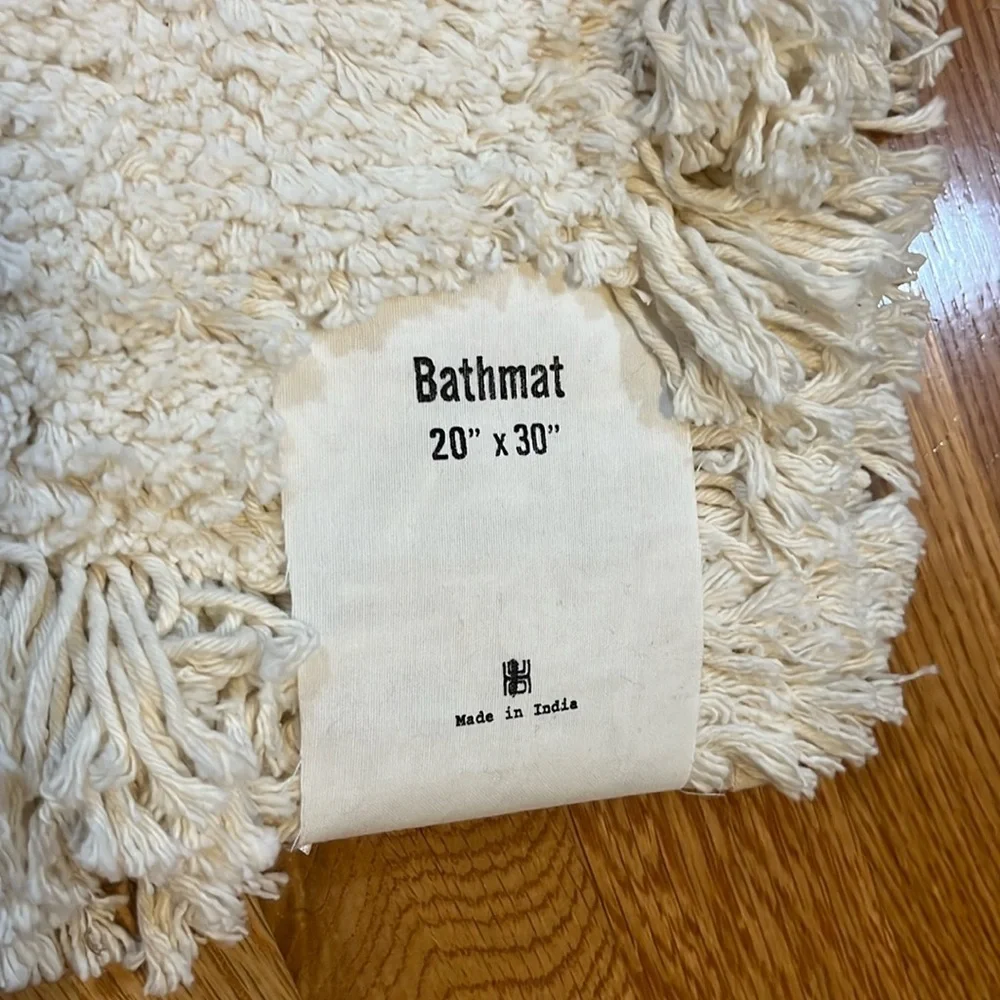 Urban Outfitters Shaggy Grid Bath Mat NWT